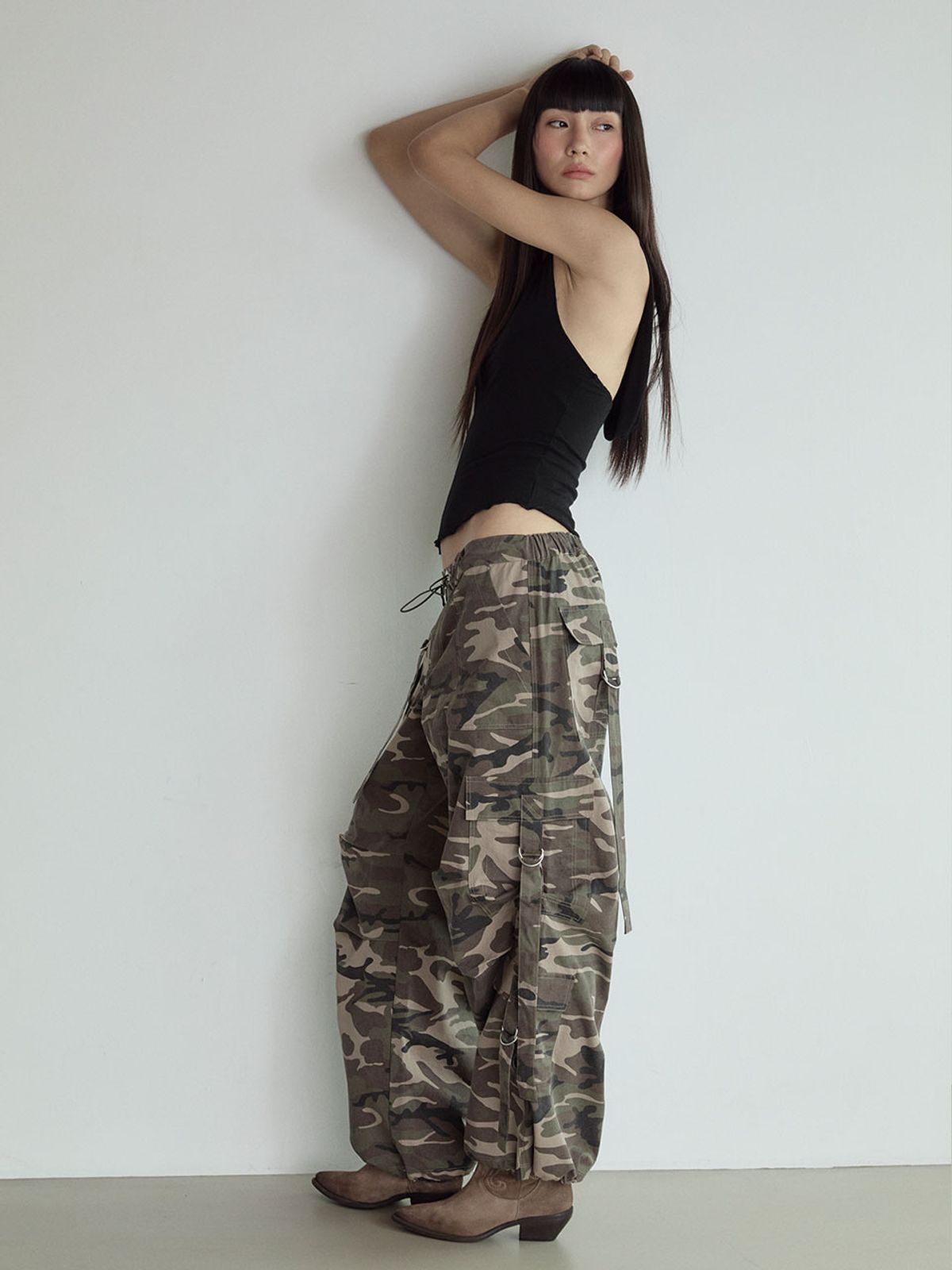 비수스(VISUS) D-ring Cargo Pants_Camoflage beige