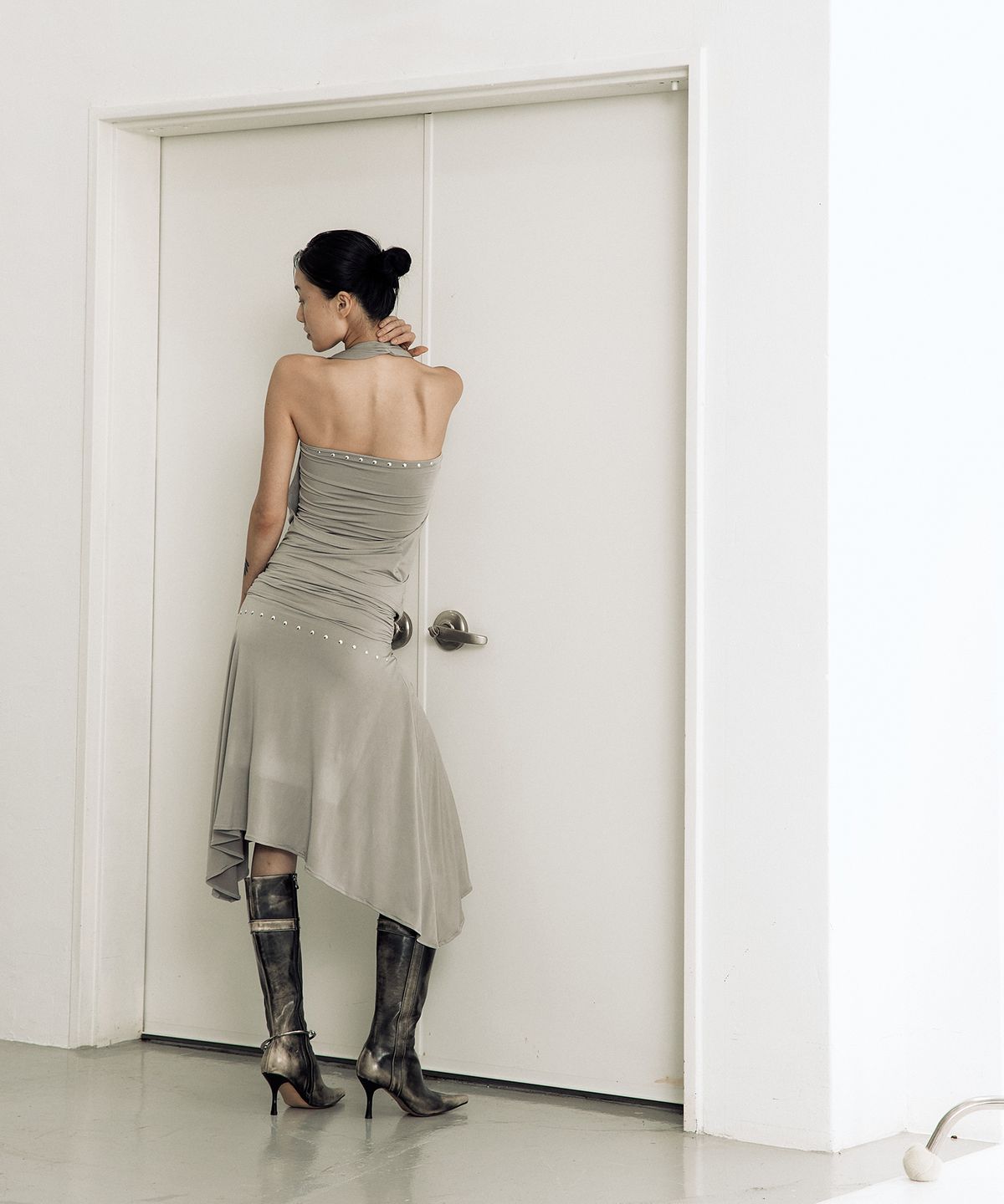 카시코(KASHIKO) Stud Drape Flare Skirt Warm Gray