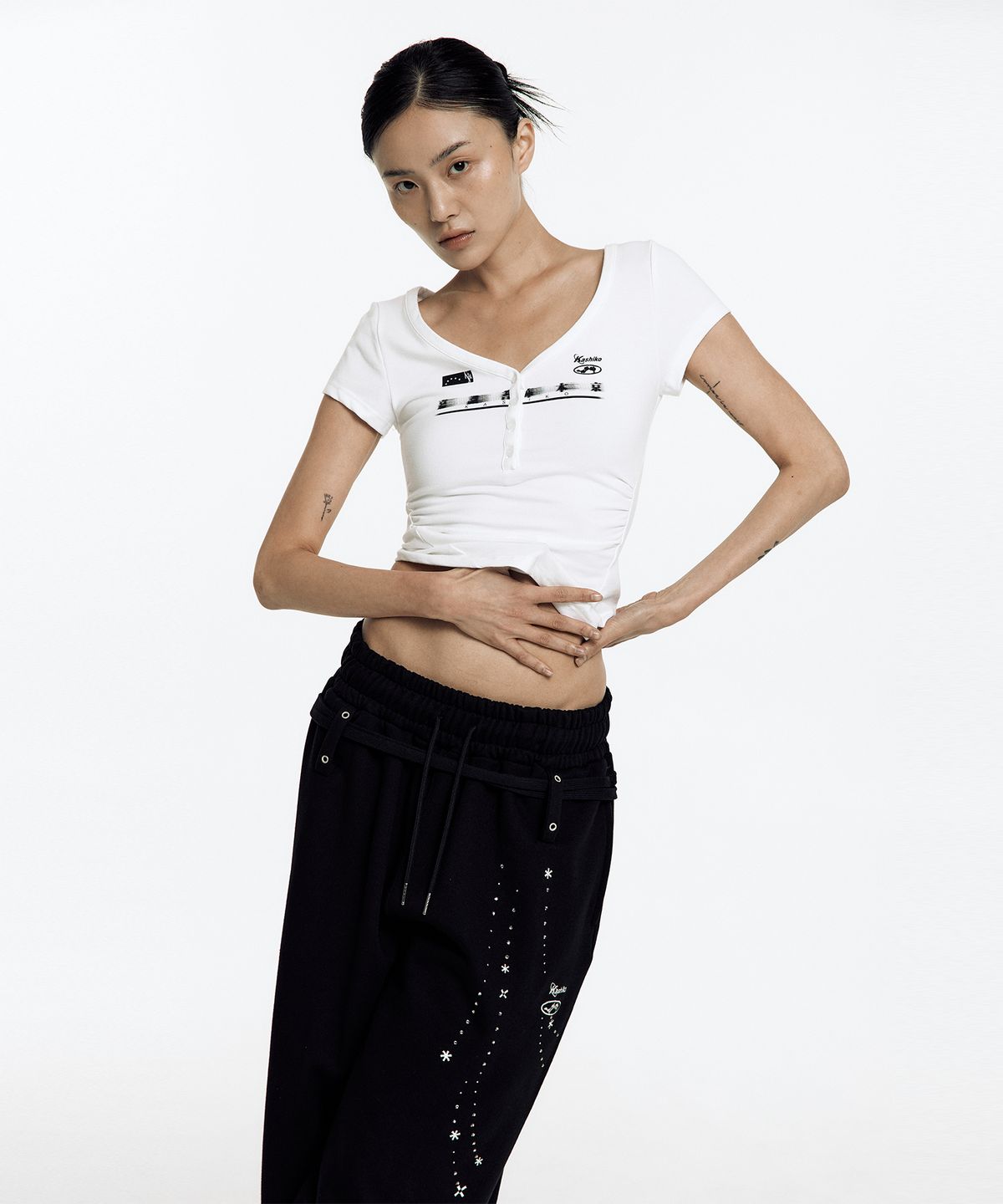 카시코(KASHIKO) Zen Button Henley Neck Top White