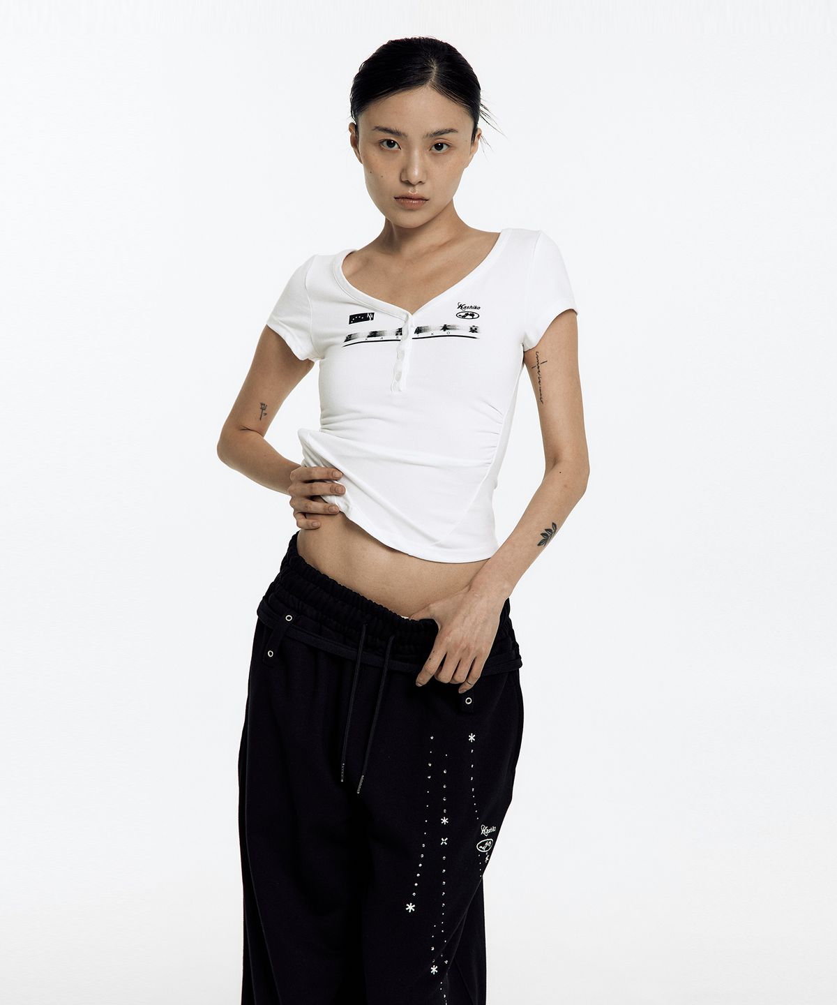 카시코(KASHIKO) Zen Button Henley Neck Top White