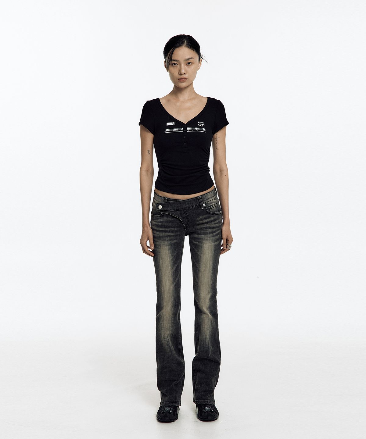 카시코(KASHIKO) Zen Button Henley Neck Top Black