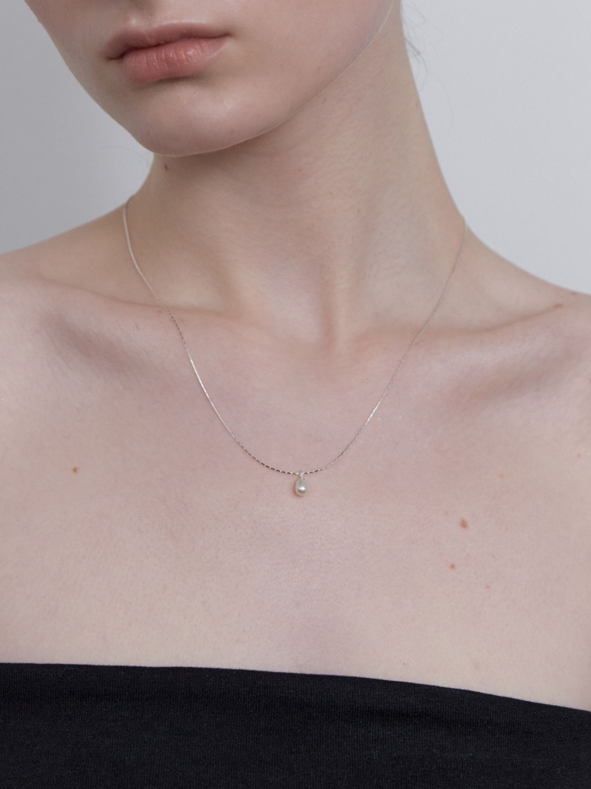 러브미몬스터(LOVE ME MONSTER) [Silver] Tini Pearl Drop Necklace (L251MNK050)