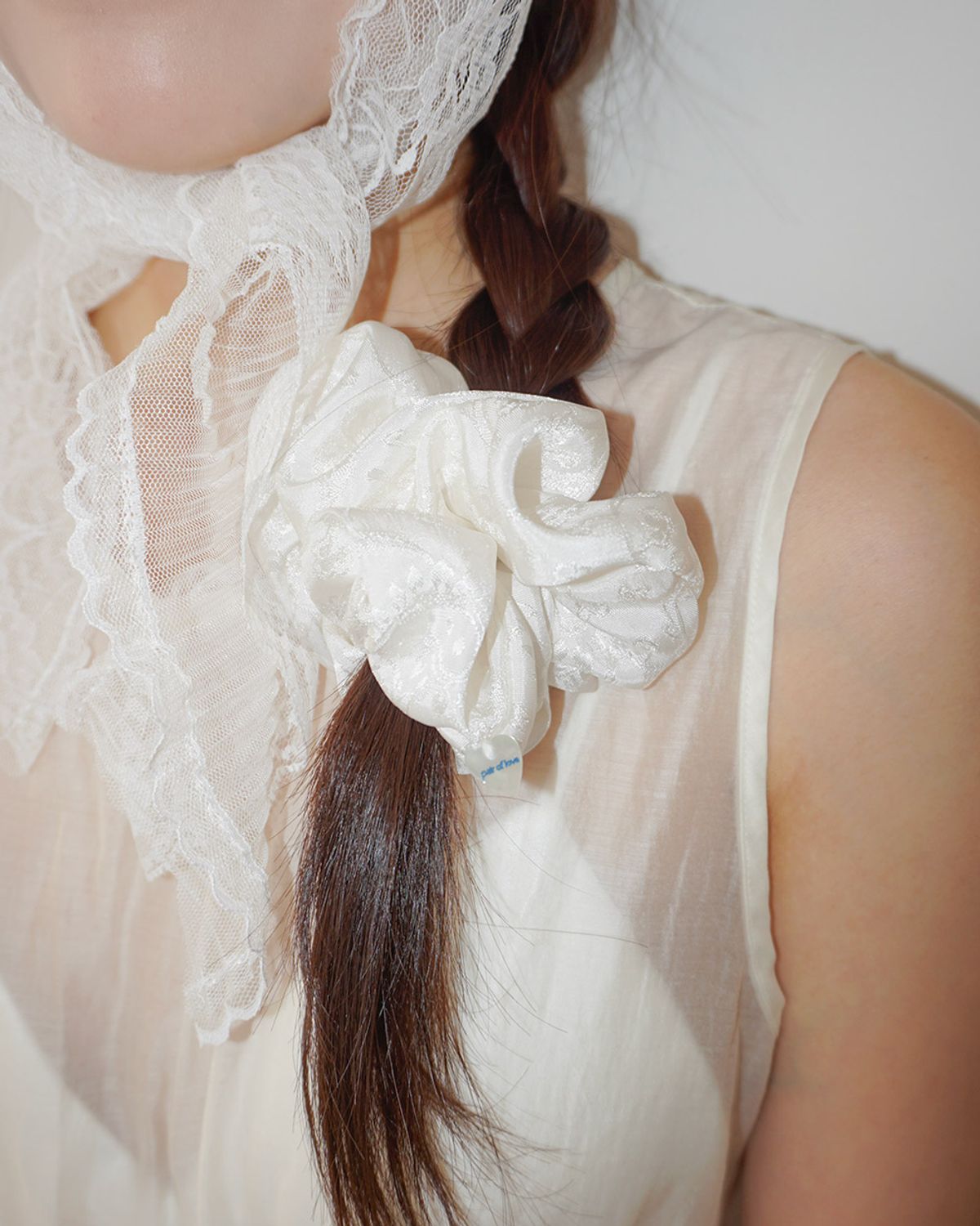 페어오브러브(PAIR OF LOVE) FLOWER JACQUARD PATTERN HAIR SHUSHU SCRUNCHIE
