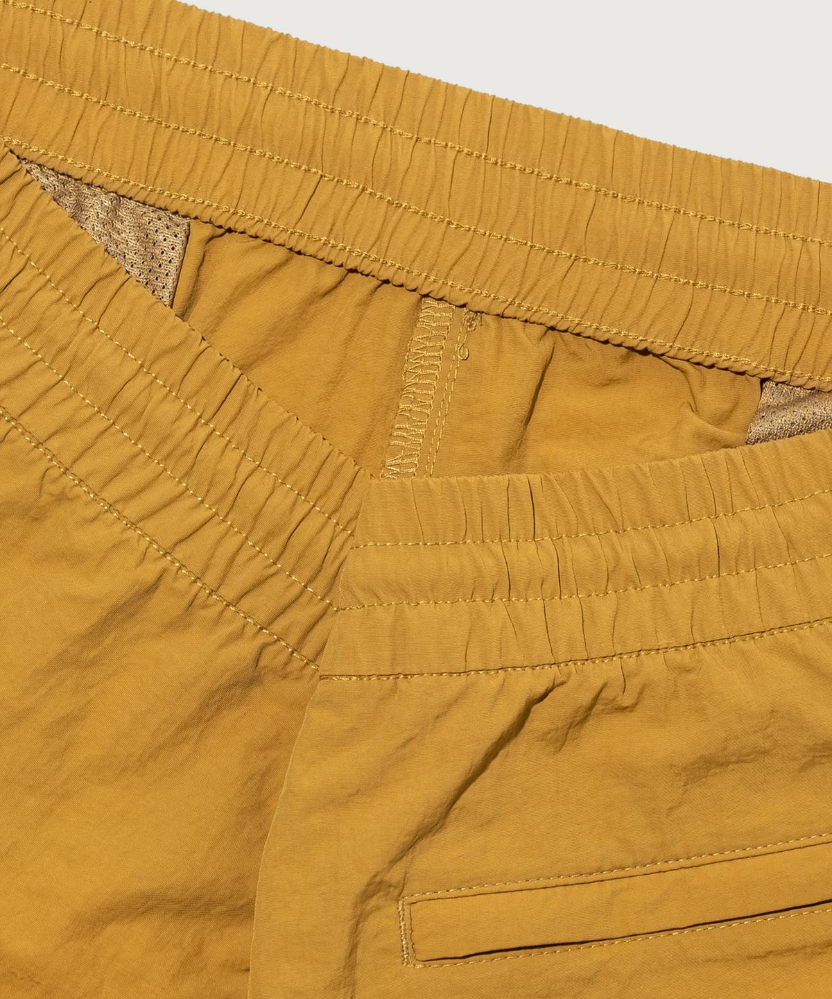 챔피온(CHAMPION) C로고 우븐 스트링 숏팬츠 Mustard