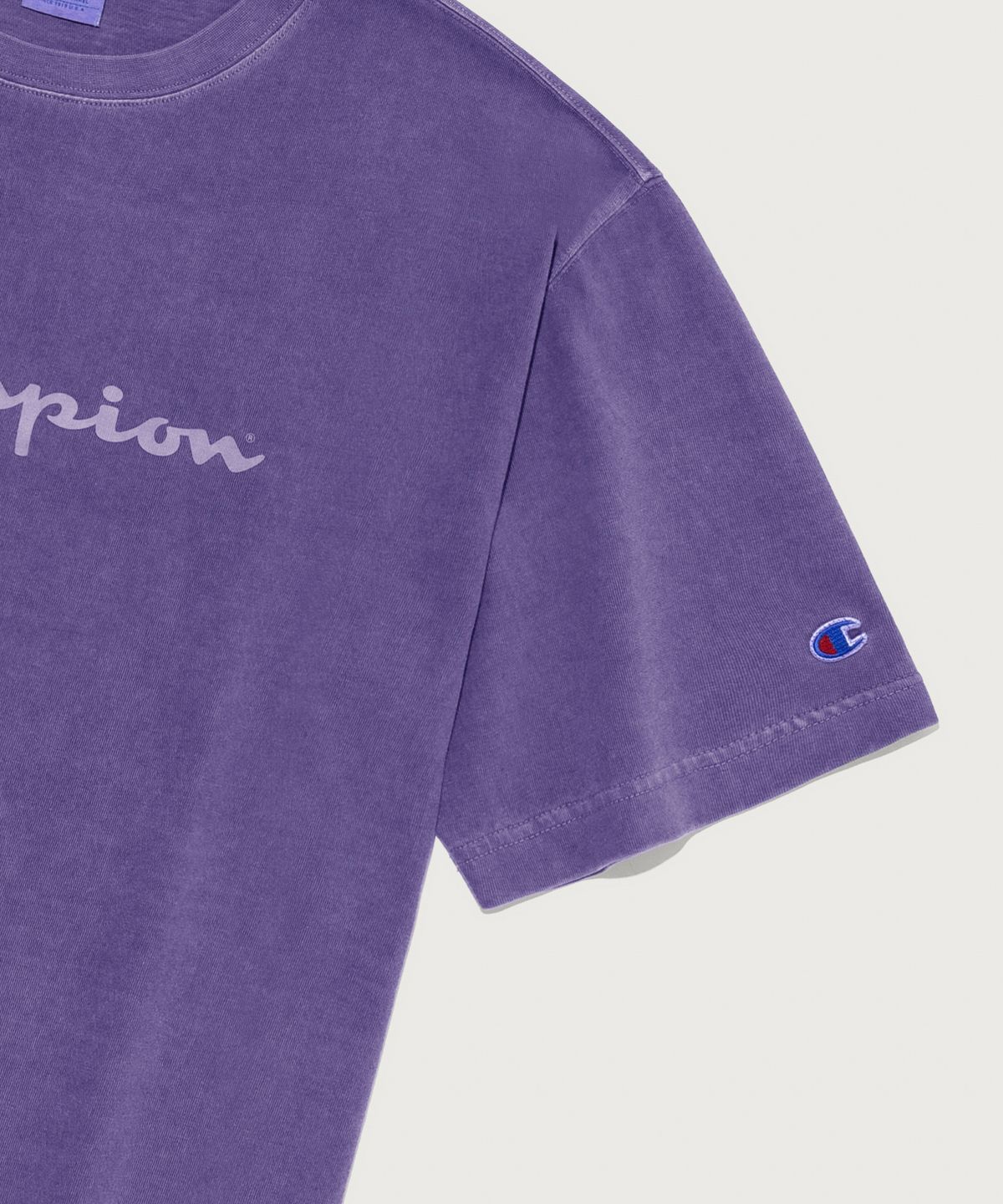 챔피온(CHAMPION) 빅 로고 피그먼트 반팔 티셔츠 Purple