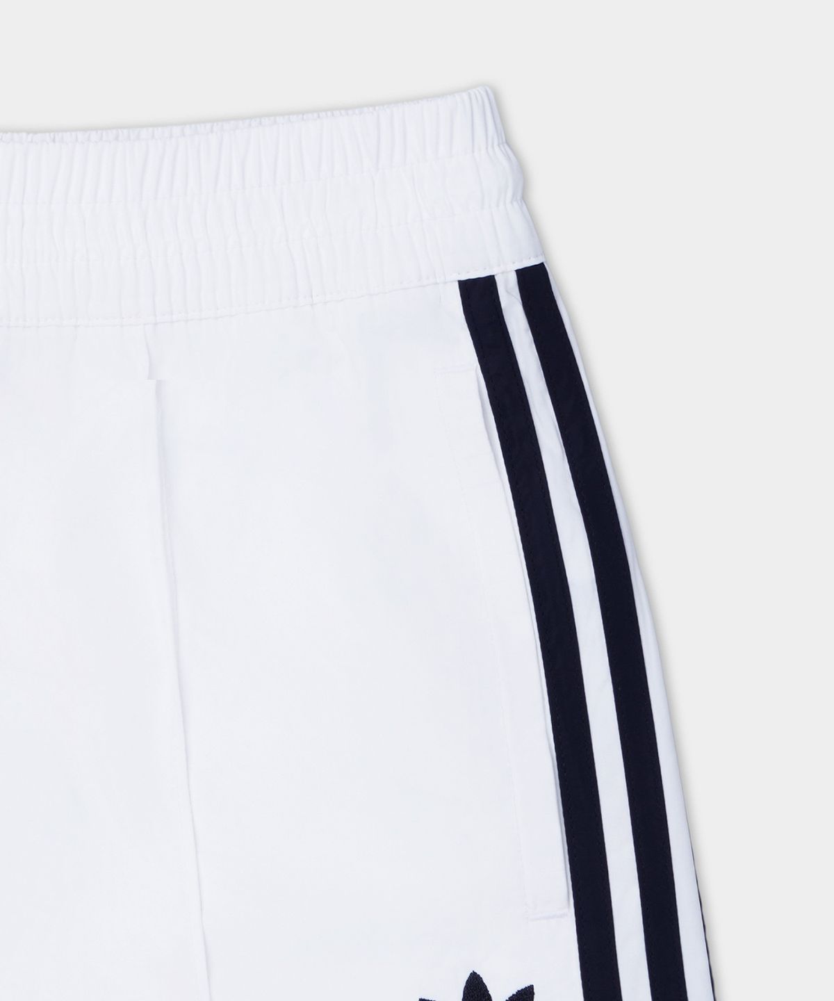 아디다스(ADIDAS) 레이스 트리밍 3-스트라이프 숏 팬츠 - 화이트 / IL2420