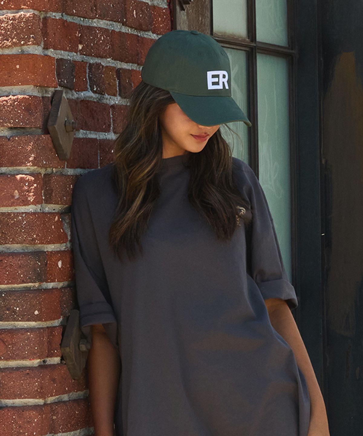 에르에르(ERER) Embroidered ER Logo Artwork Baseball Cap Green
