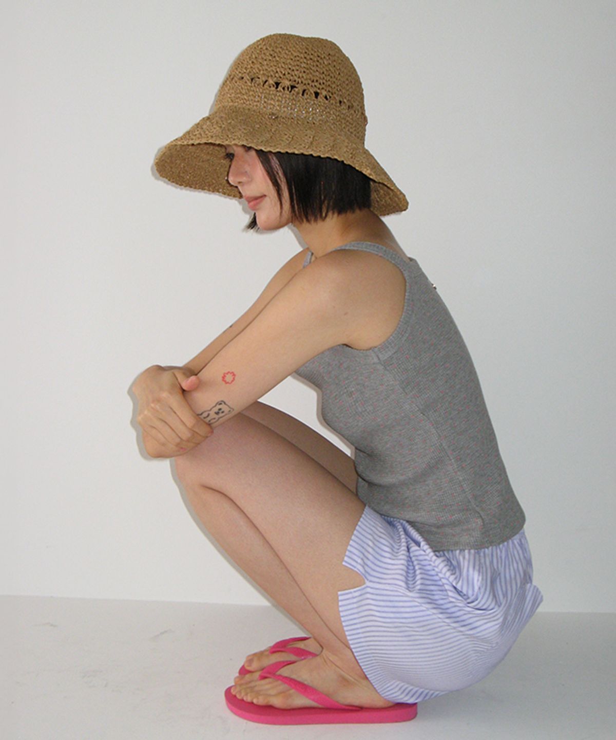 론론(RONRON) RAFFIA CROCHET FLOPPY HAT BEIGE