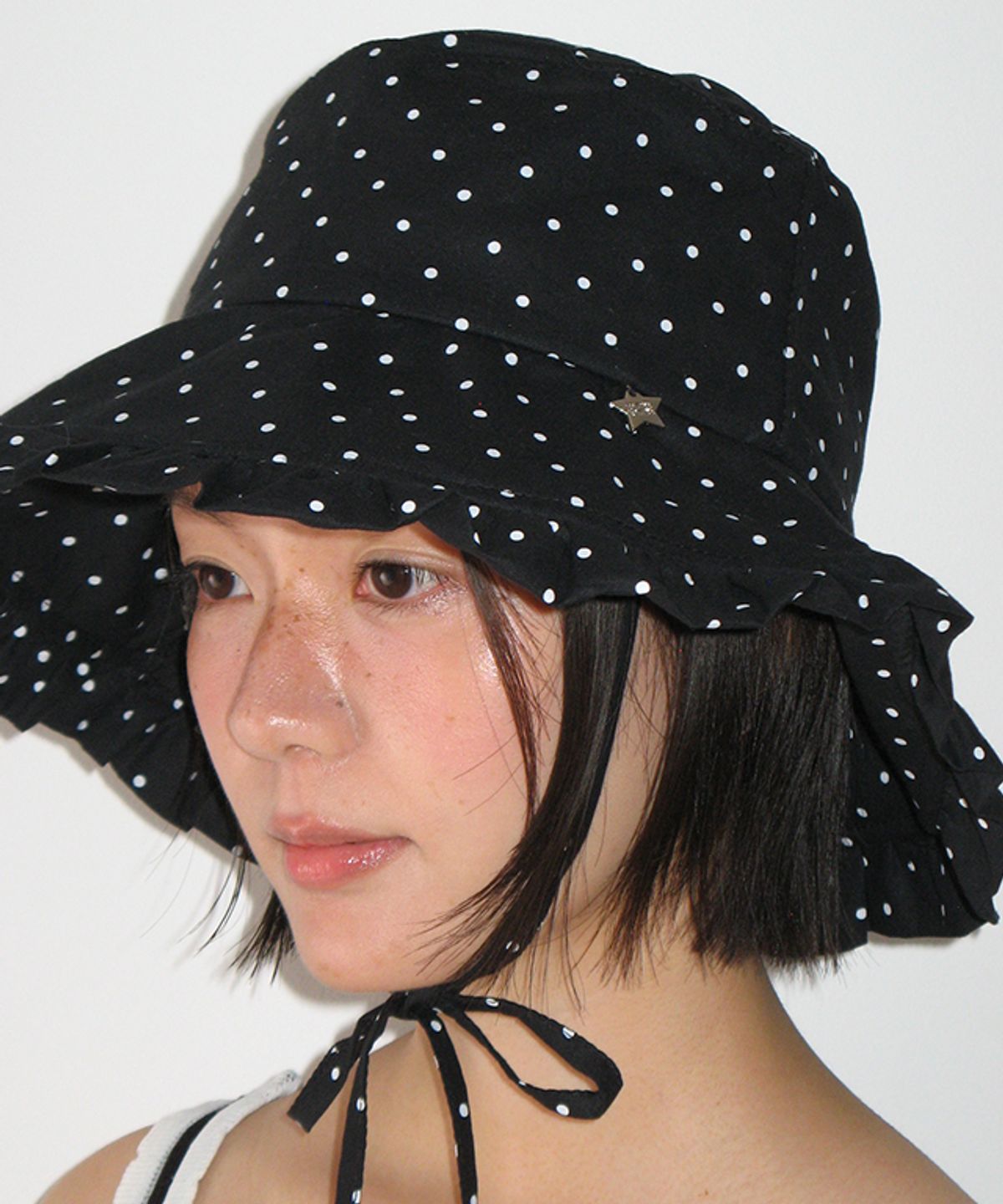 론론(RONRON) DOT FRILL BUCKET HAT BLACK