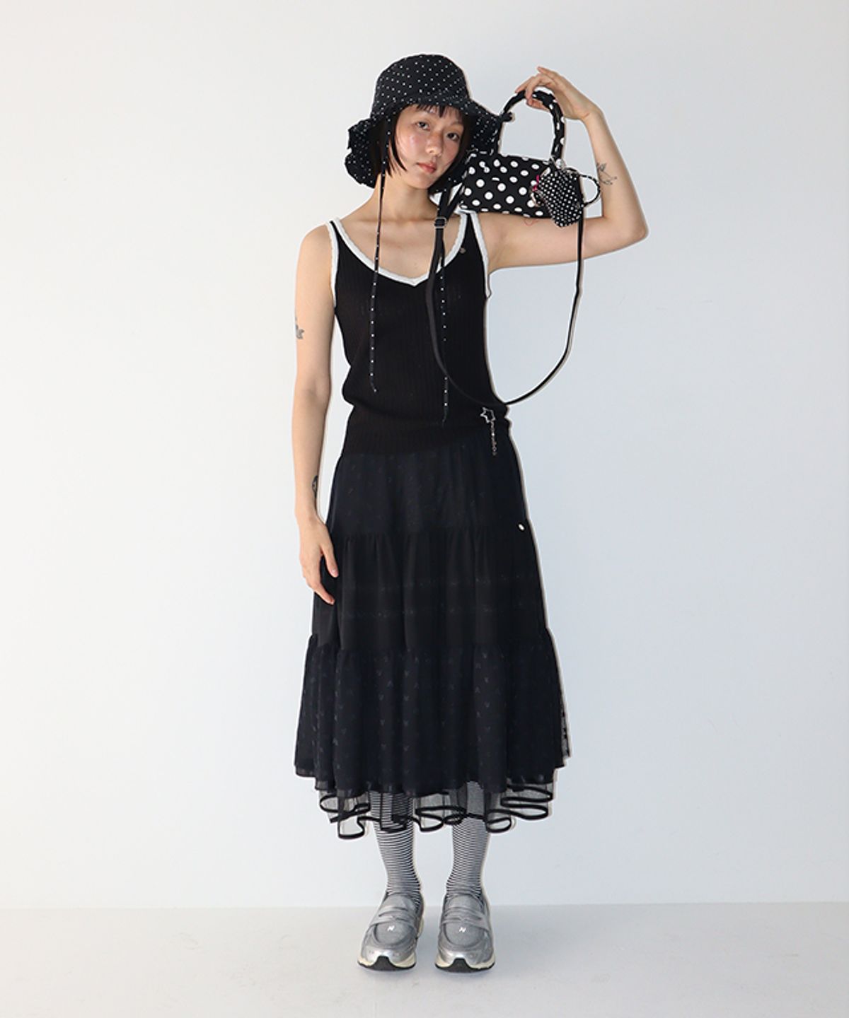 론론(RONRON) DOT FRILL BUCKET HAT BLACK