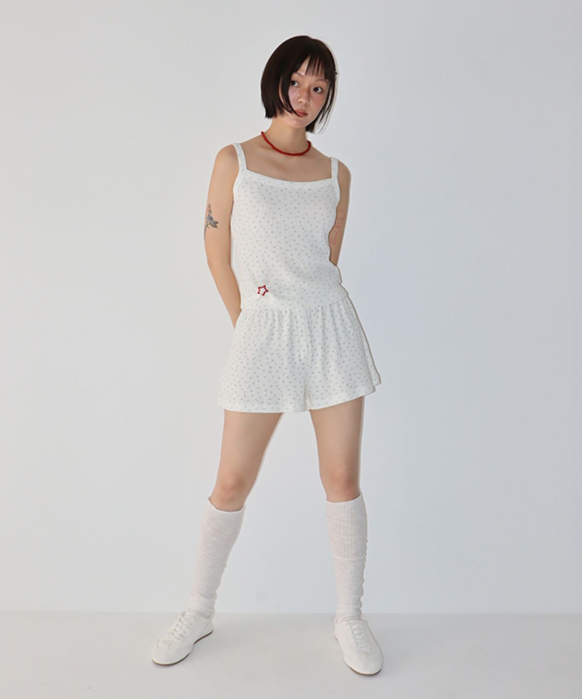 론론(RONRON) WALFFLE FLORAL SHORT PANTS WHITE