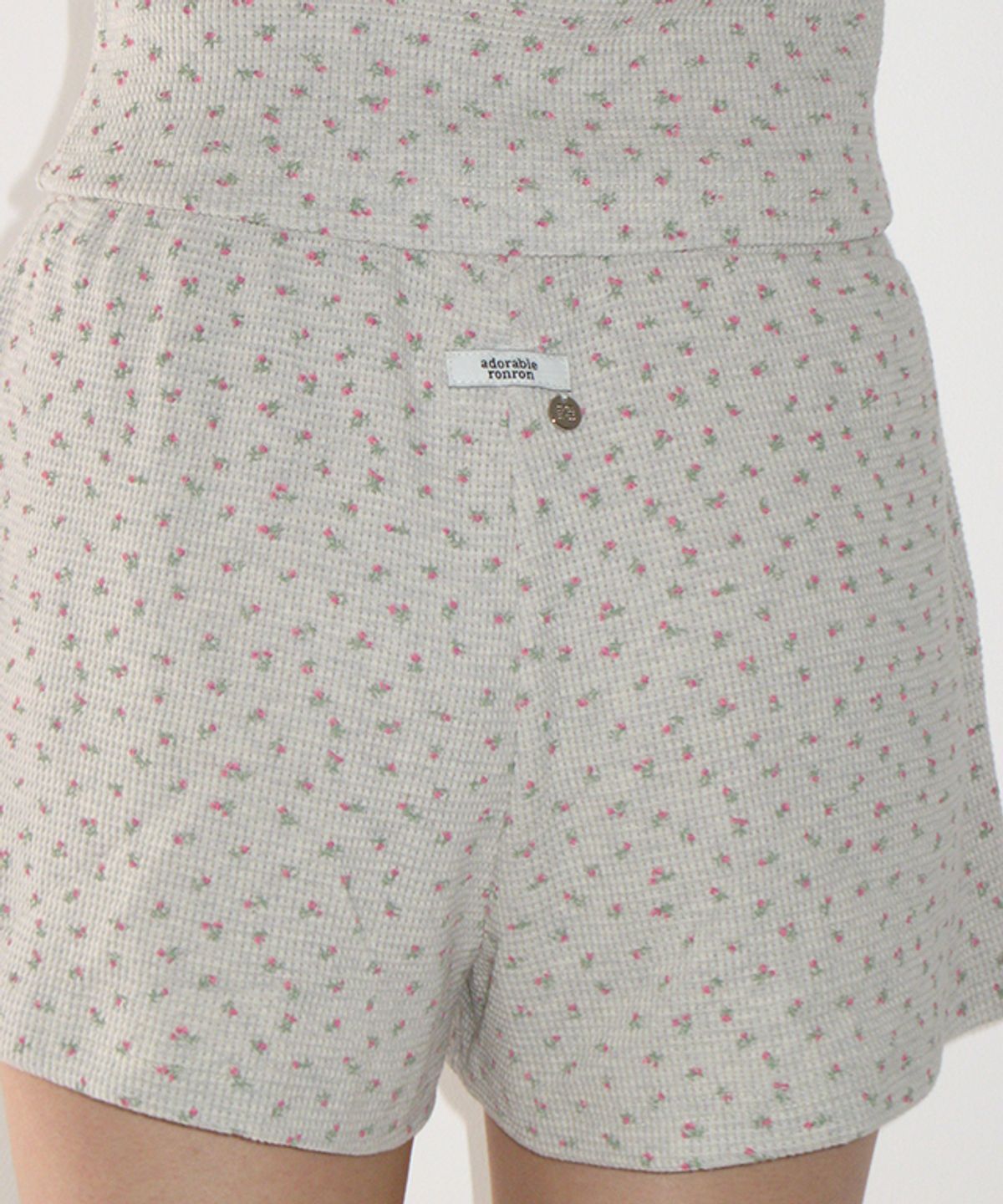 론론(RONRON) WALFFLE FLORAL SHORT PANTS OATMEAL