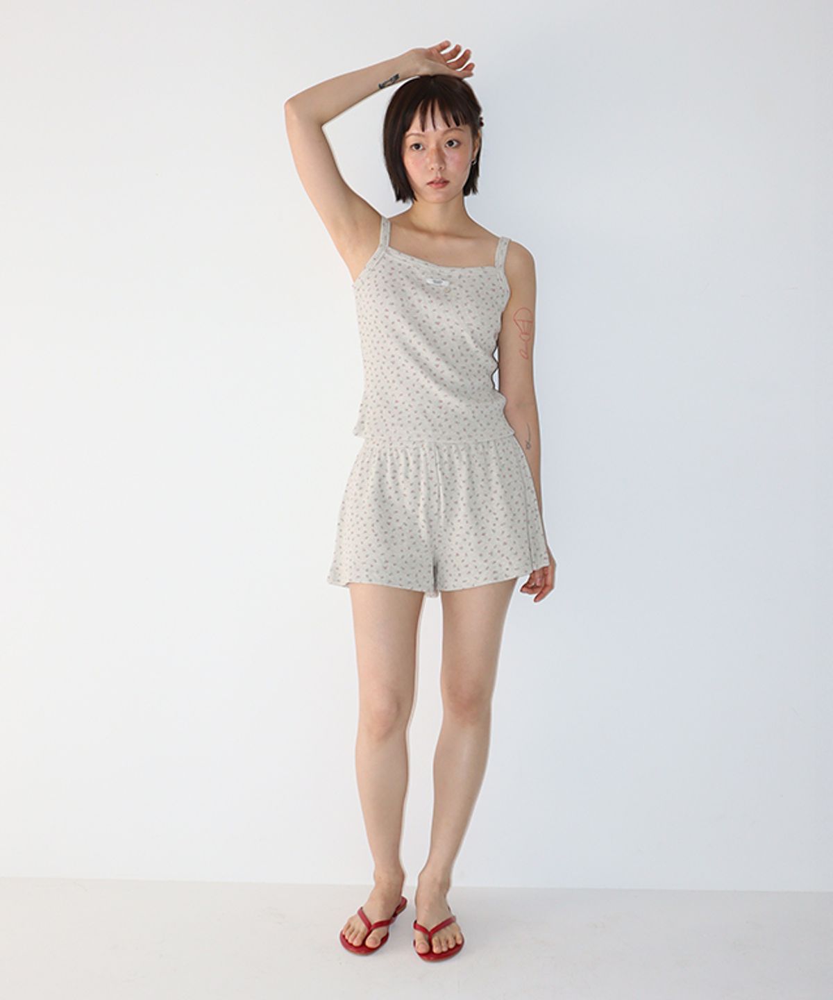 론론(RONRON) WALFFLE FLORAL SHORT PANTS OATMEAL