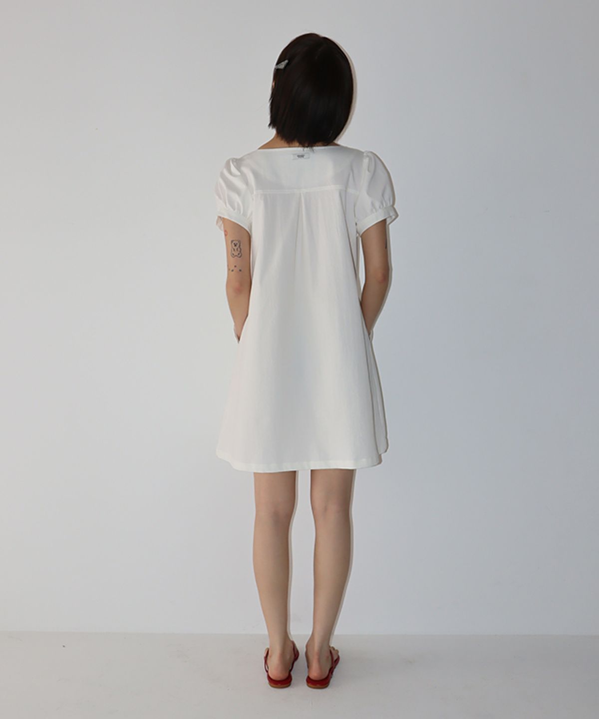 론론(RONRON) CHARMING PUFF SLEEVE BUTTON DRESS WHITE
