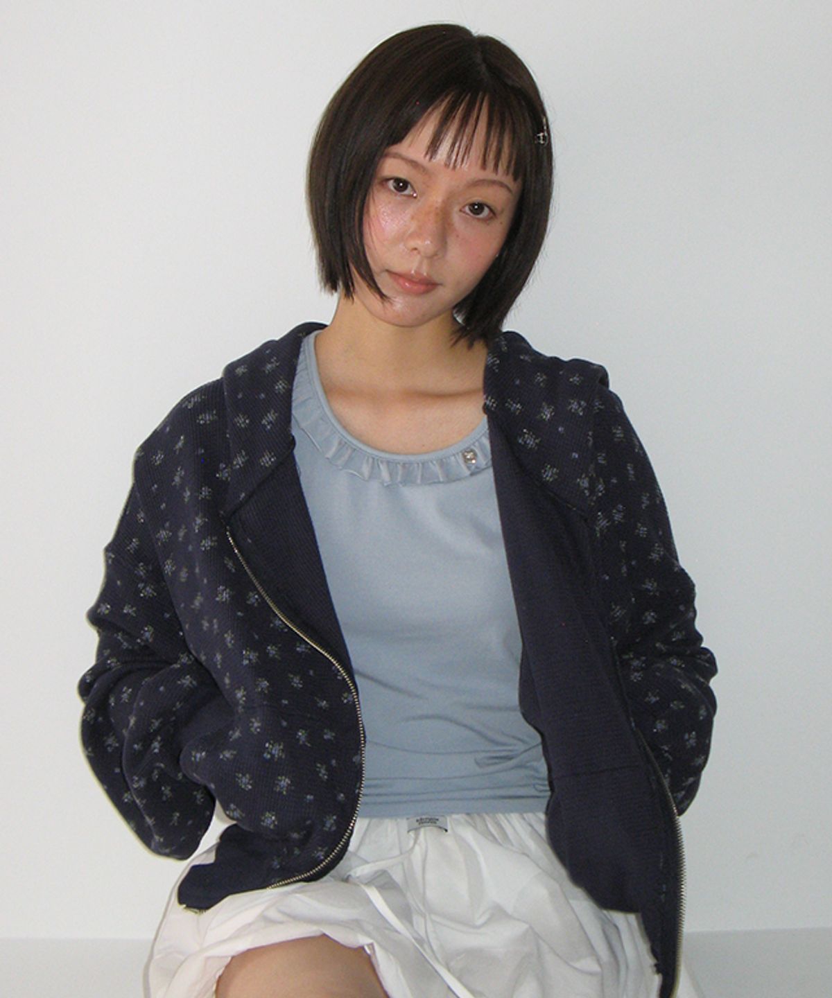 론론(RONRON) WALFFLE FLORAL HOODED ZIP UP NAVY