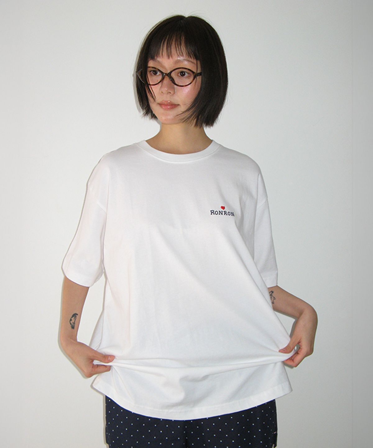 론론(RONRON) SALTY KISSES OVER FIT T SHIRT WHITE