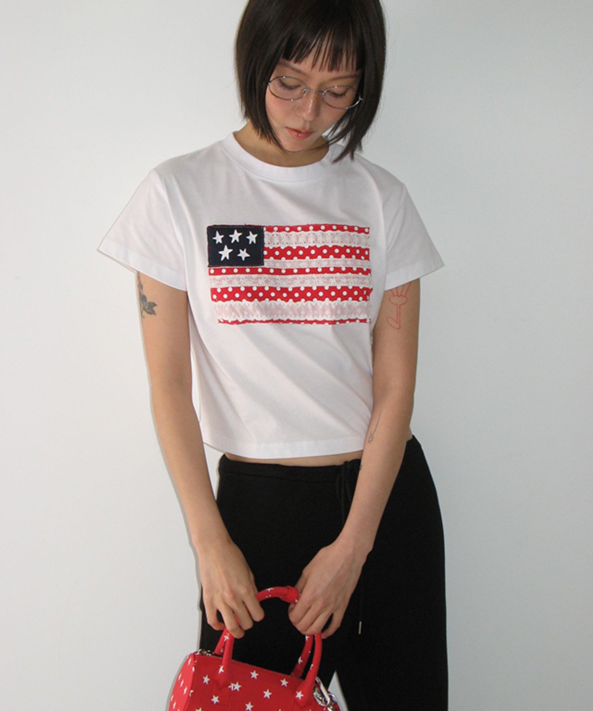 론론(RONRON) AMERICAN LACE PATCH CROP T SHIRT WHITE