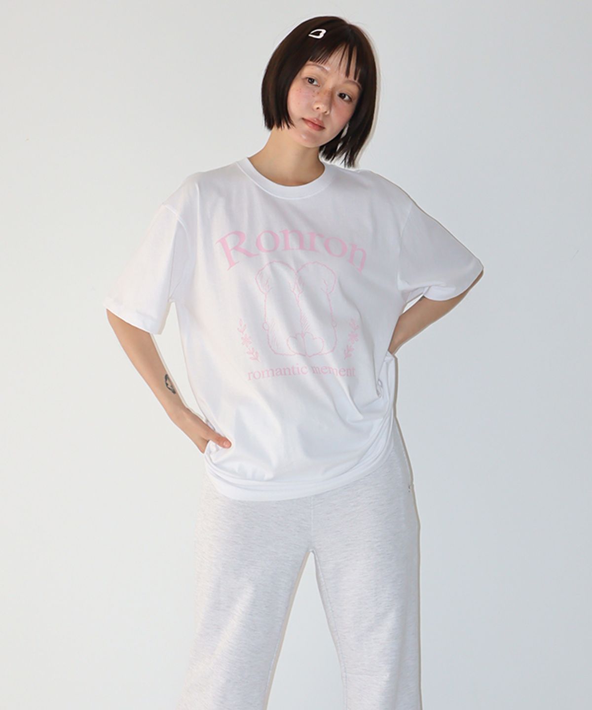 론론(RONRON) PUPPY TAILS BASIC FIT T SHIRT WHITE PINK