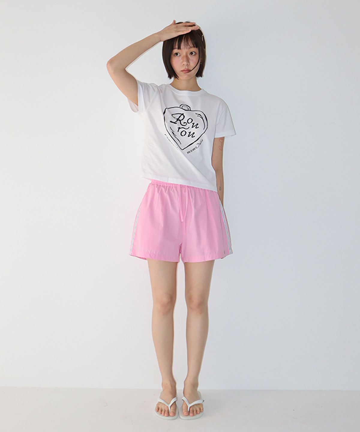 론론(RONRON) ROMANTIC PENDANT CROP T SHIRT WHITE