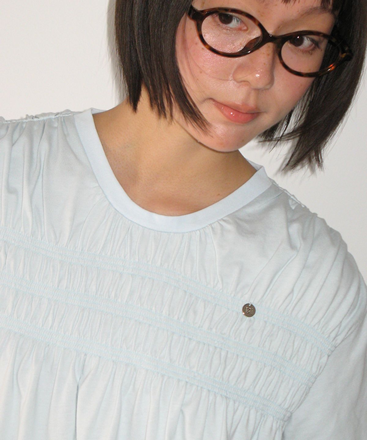 론론(RONRON) SMOKED FLARE T SHIRT SOFT BLUE