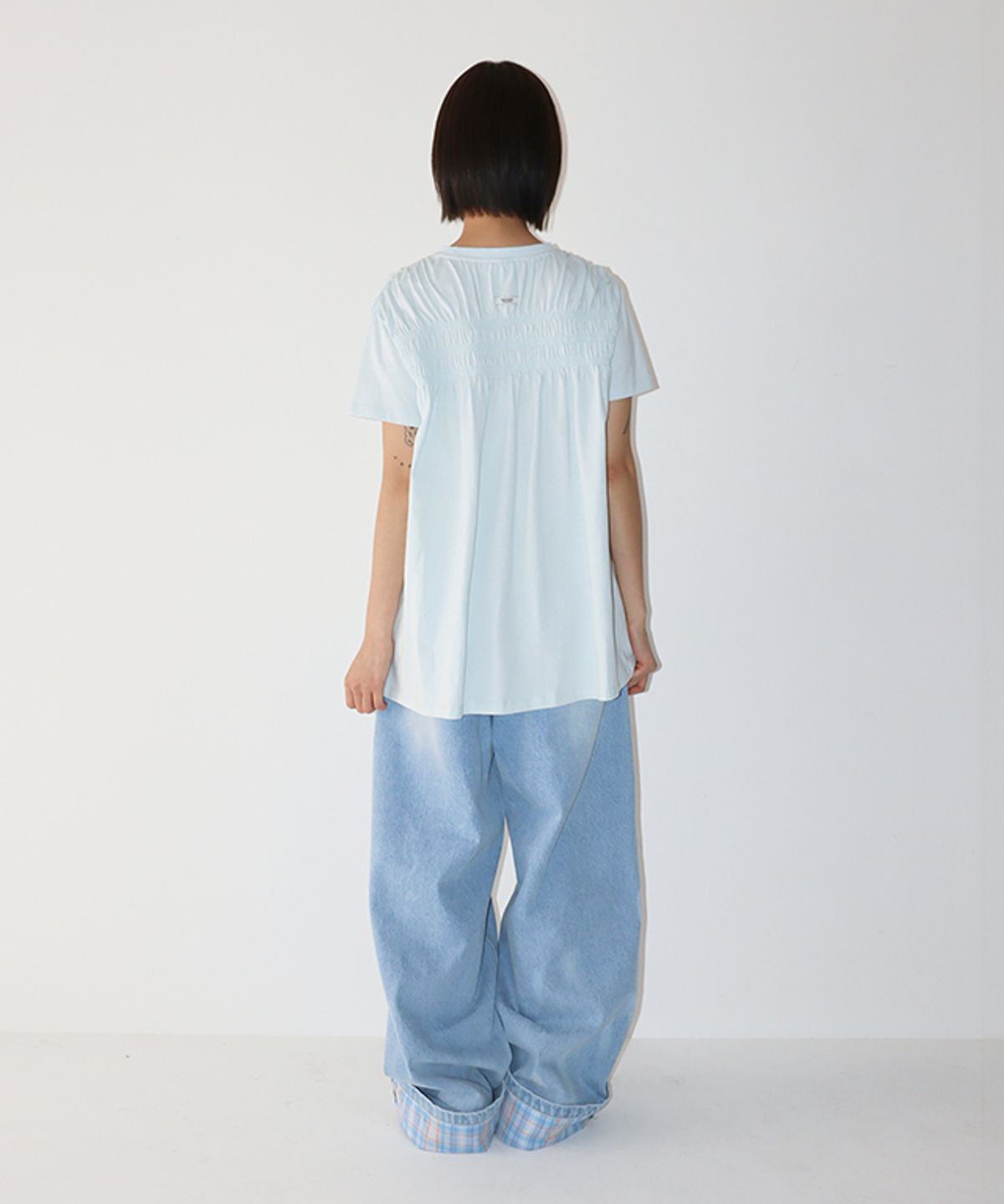 론론(RONRON) SMOKED FLARE T SHIRT SOFT BLUE
