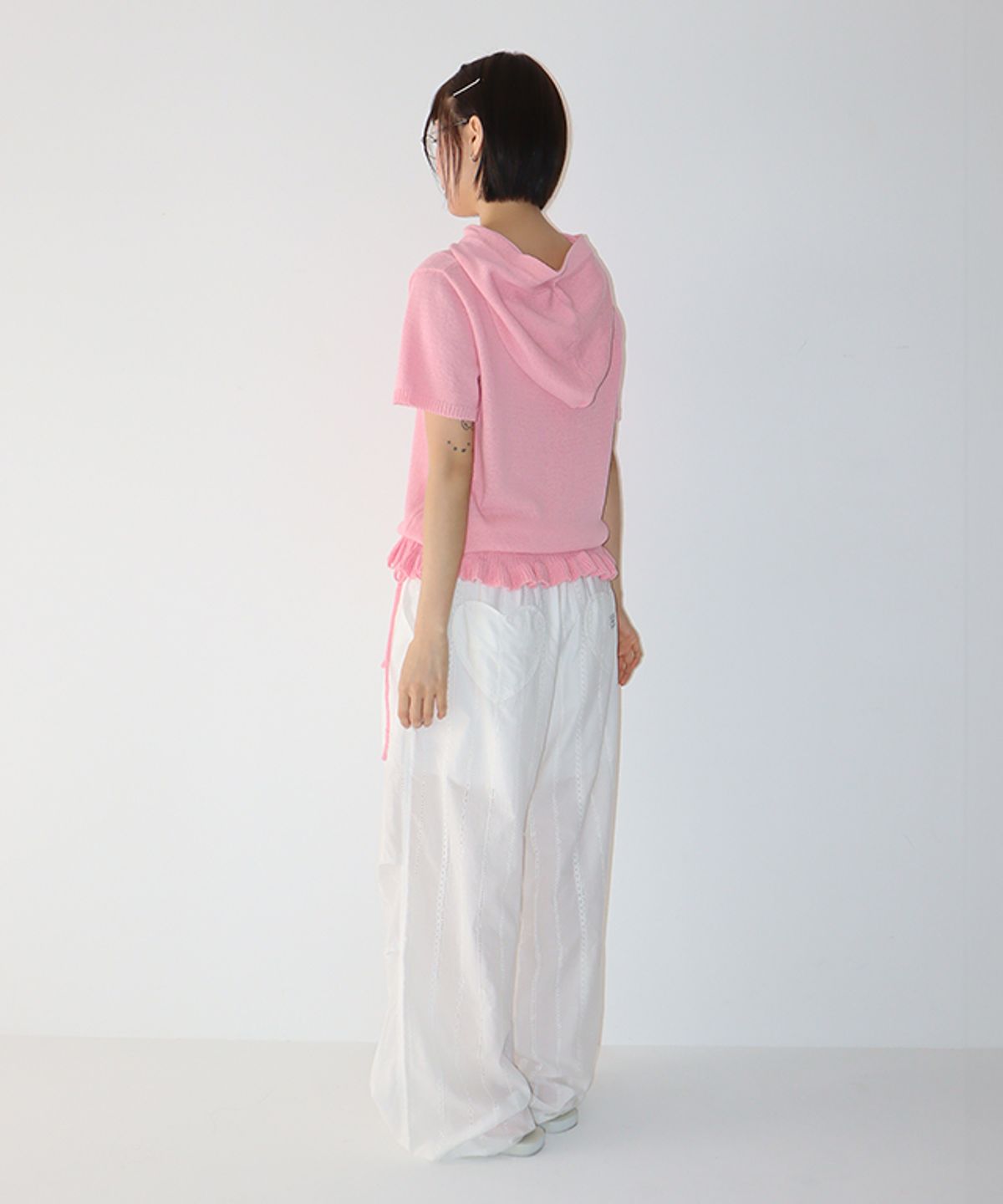 론론(RONRON) BUTTON HOODED FRILL HALF SLEEVE KNIT SOFT PINK