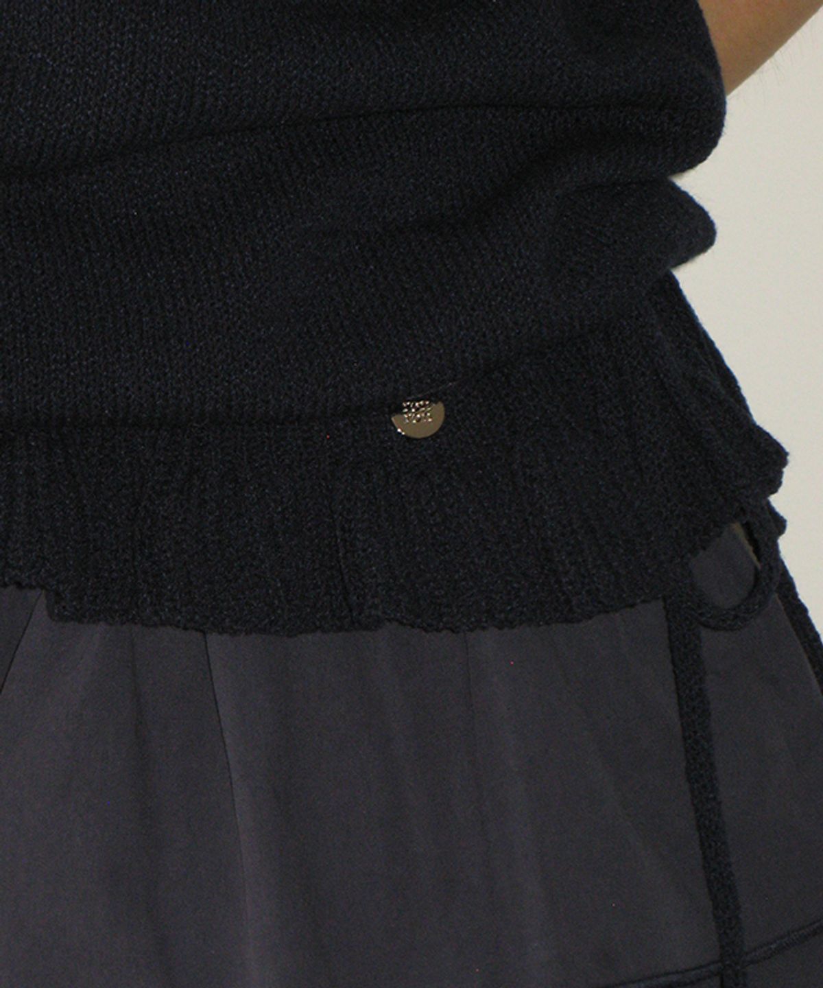 론론(RONRON) BUTTON HOODED FRILL HALF SLEEVE KNIT NAVY