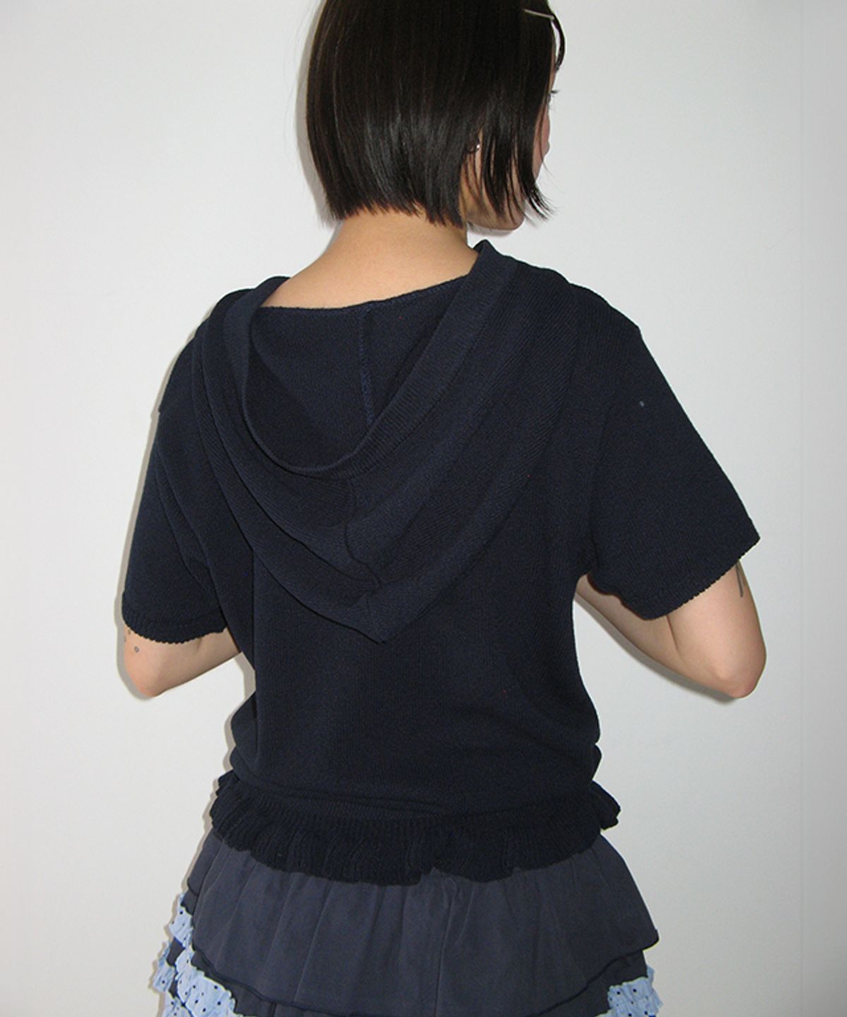 론론(RONRON) BUTTON HOODED FRILL HALF SLEEVE KNIT NAVY