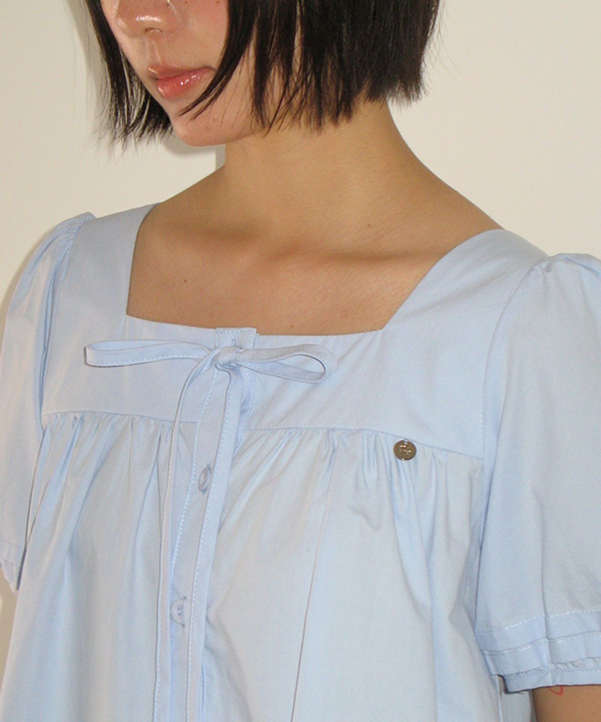론론(RONRON) TIE DETAIL BUTTON BLOUSE SOFT BLUE