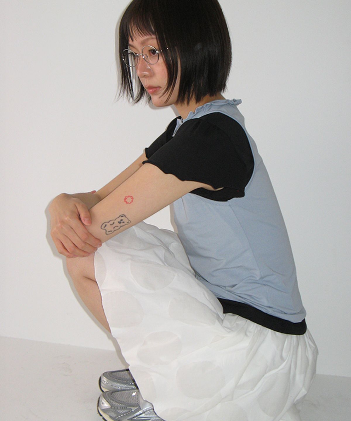 론론(RONRON) FRILL NECK SLEEVELESS SOFT BLUE