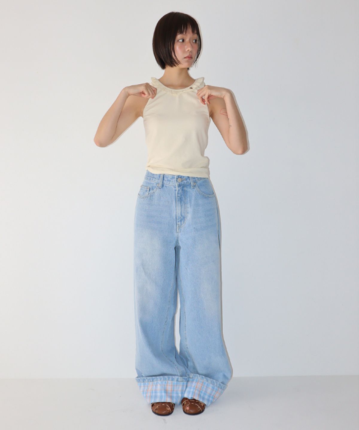 론론(RONRON) FRILL NECK SLEEVELESS SOFT YELLOW