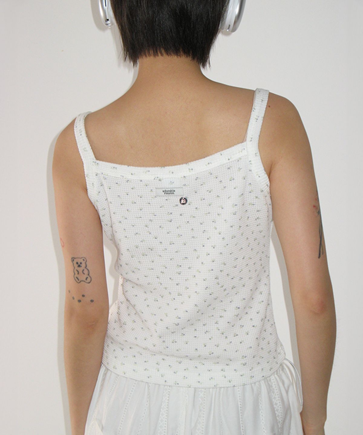 론론(RONRON) WALFFLE FLORAL SLEEVELESS WHITE