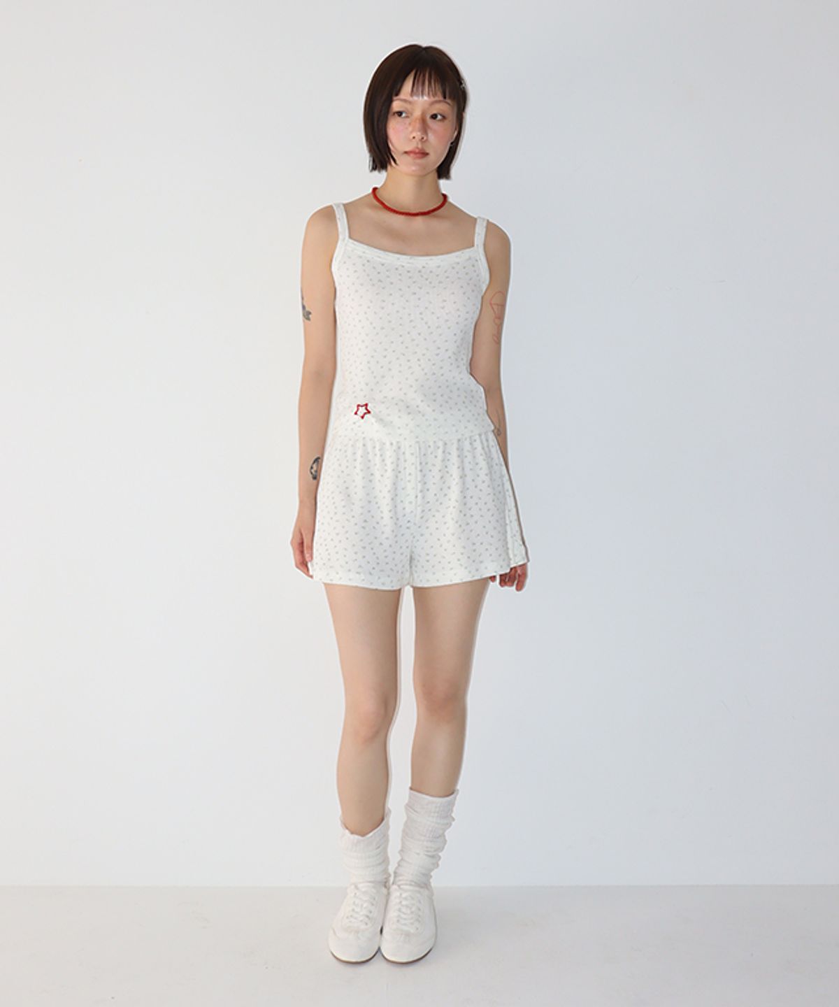 론론(RONRON) WALFFLE FLORAL SLEEVELESS WHITE