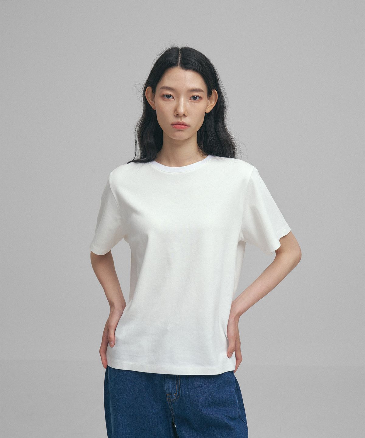 어나더오피스 우먼(ANOTHER OFFICE WOMEN) w. Basis Tee (Off White)