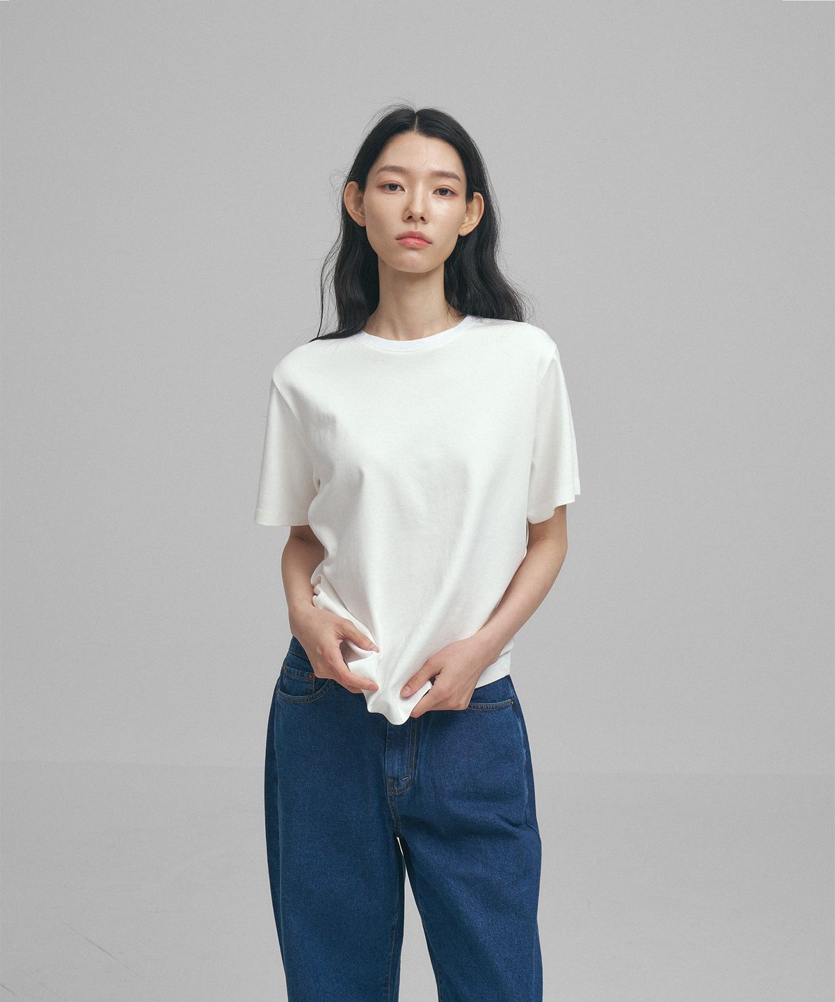 어나더오피스 우먼(ANOTHER OFFICE WOMEN) w. Basis Tee (Off White)
