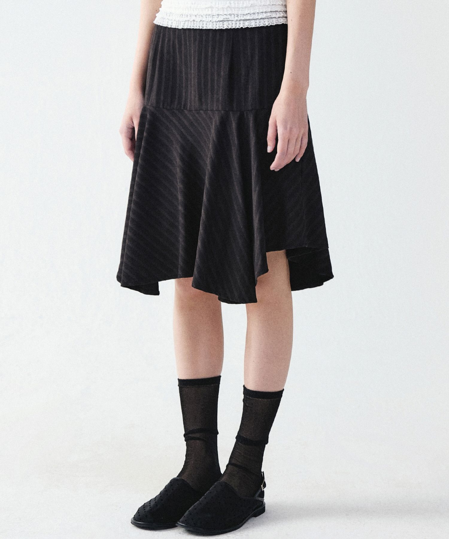 【NICK&NICOLE】 UNBALANCE STRIPE MIDI SKIRT /追跡付 MUSINSA公式 | NICK&NICOLE UNBALANCE STRIPE MIDI SKIRT_BLACK