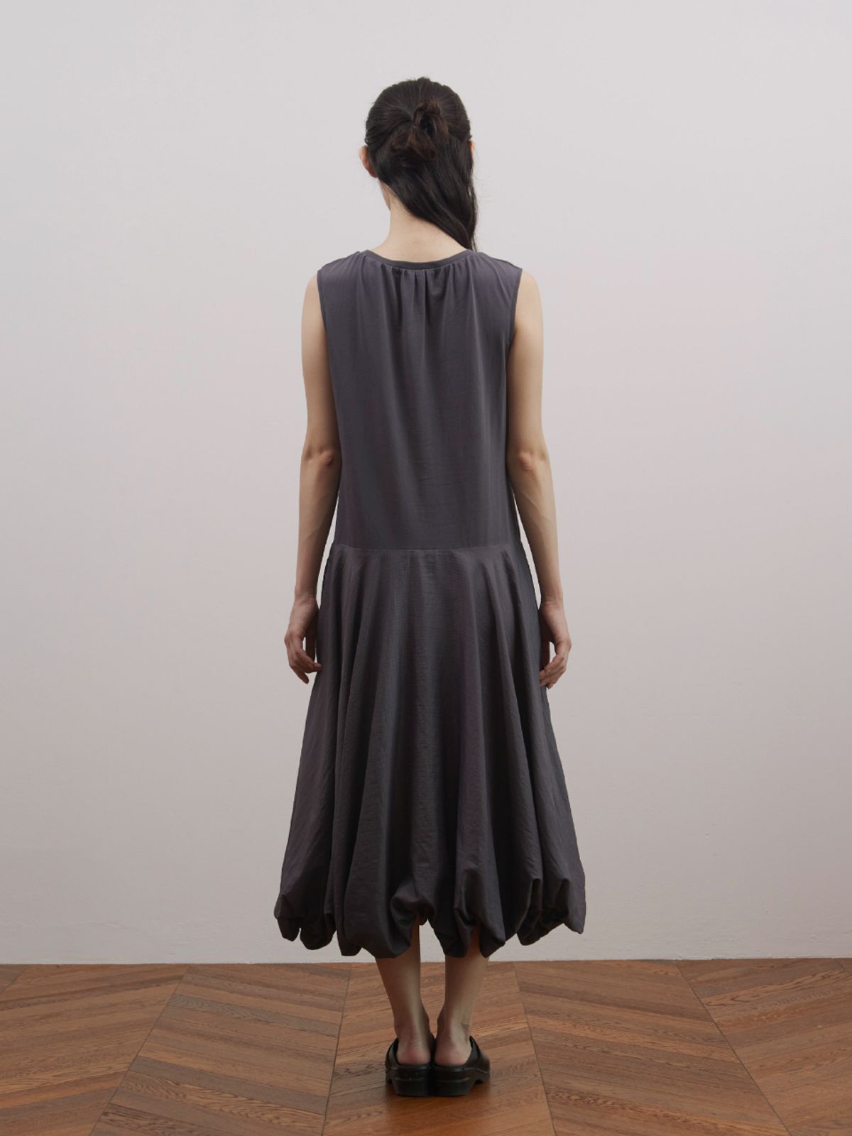 피브스피브스(PEEVES PEEVES) Shirred V-Neck Volume Dress / Deep Purple