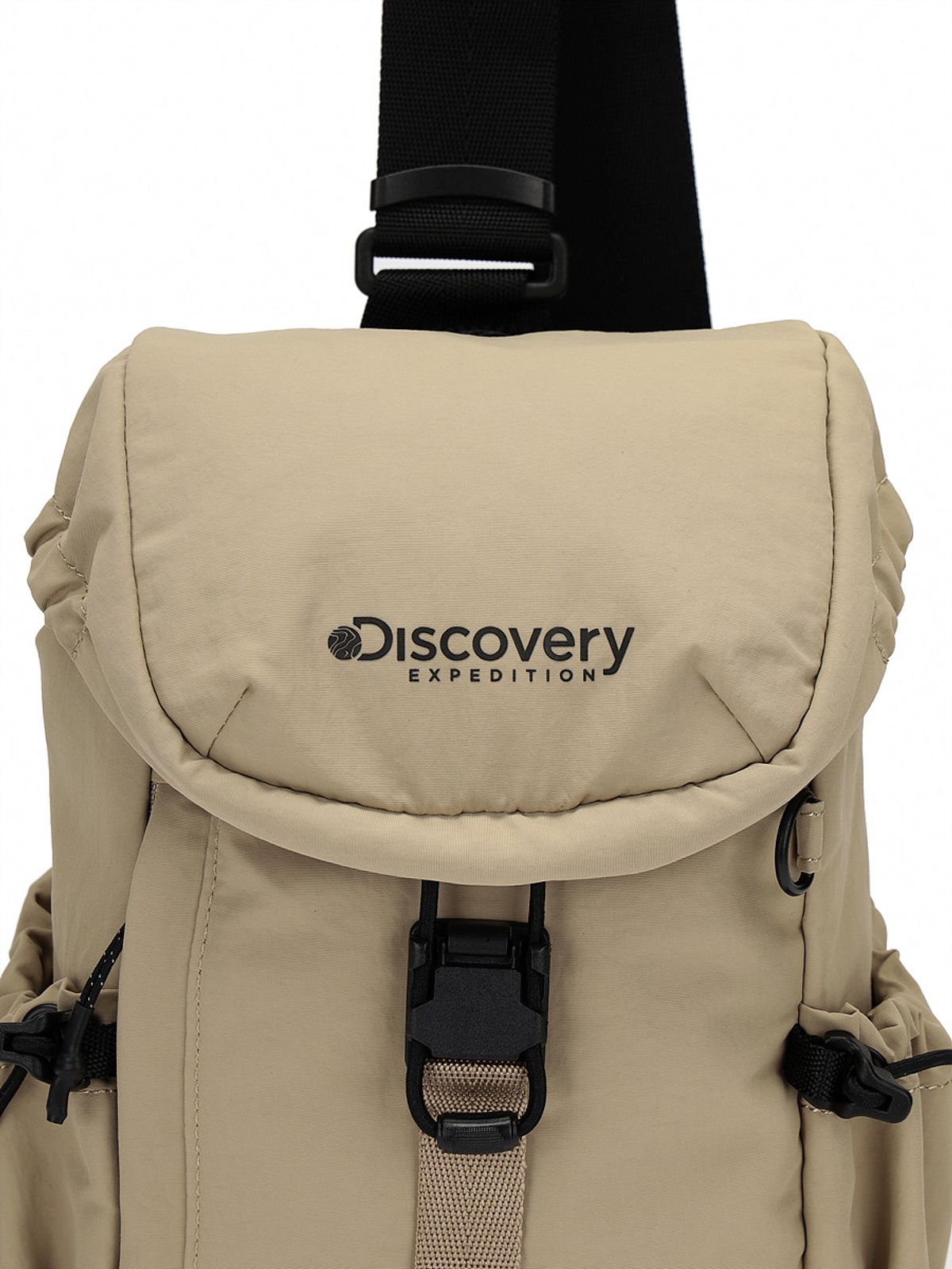 디스커버리 익스페디션(DISCOVERY EXPEDITION) 리프트 플랩 슬링백 (CAMEL)