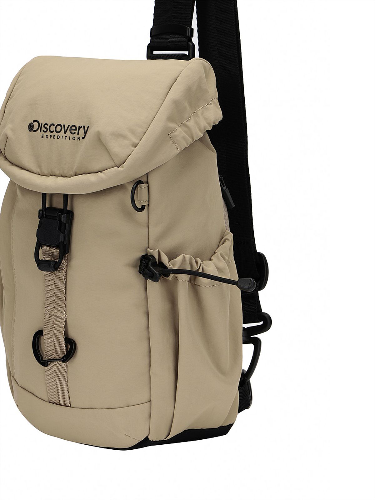 디스커버리 익스페디션(DISCOVERY EXPEDITION) 리프트 플랩 슬링백 (CAMEL)