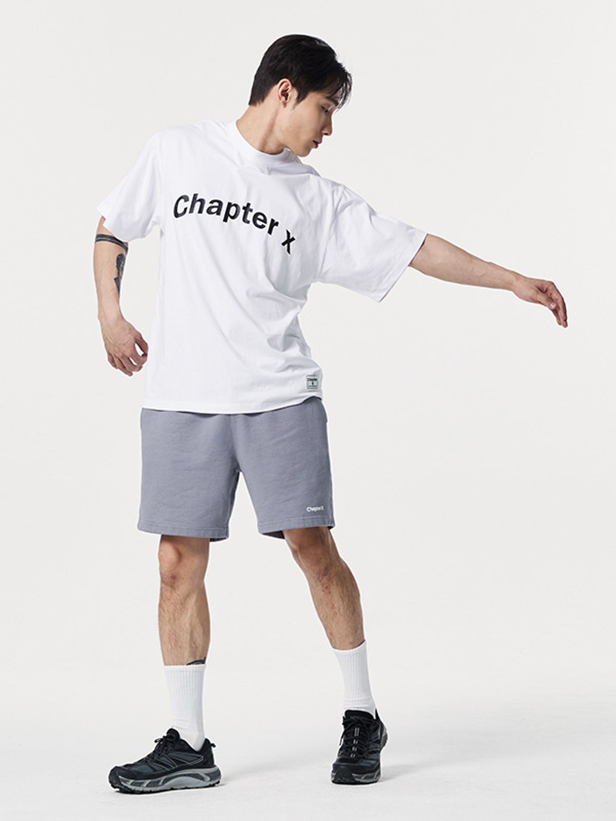 챕터엑스(CHAPTER.X) 오버핏 에센셜 X쇼츠 슬리브 (White)