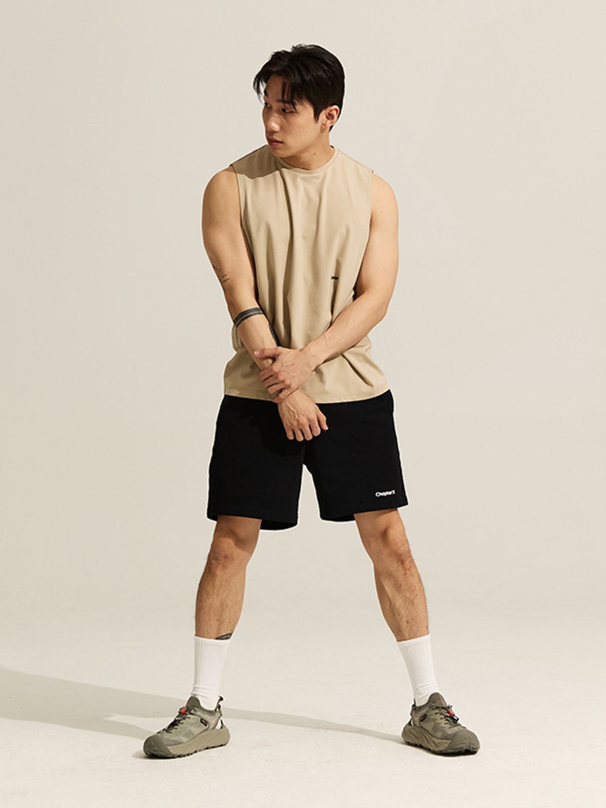 챕터엑스(CHAPTER.X) 베이직 워싱 코튼 스누그 스웨트 쇼츠 (Black)