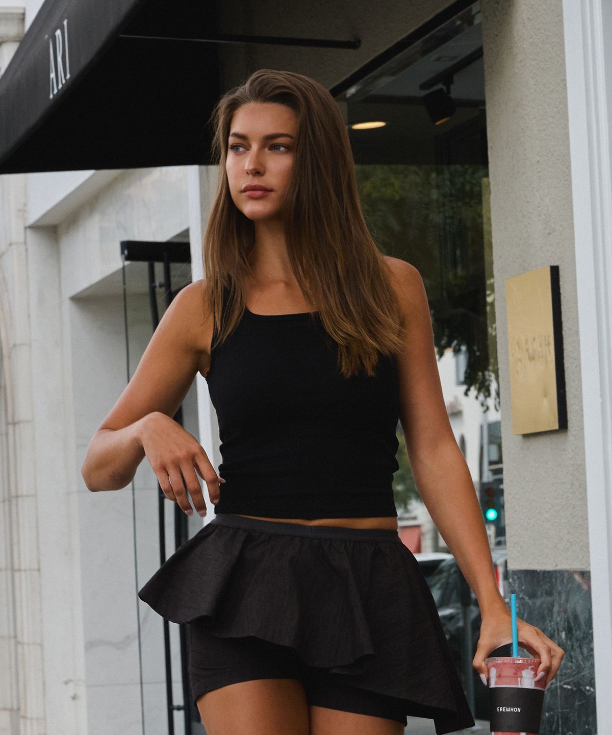 에르에르(ERER) Square-neck ribbed sleeveless Black
