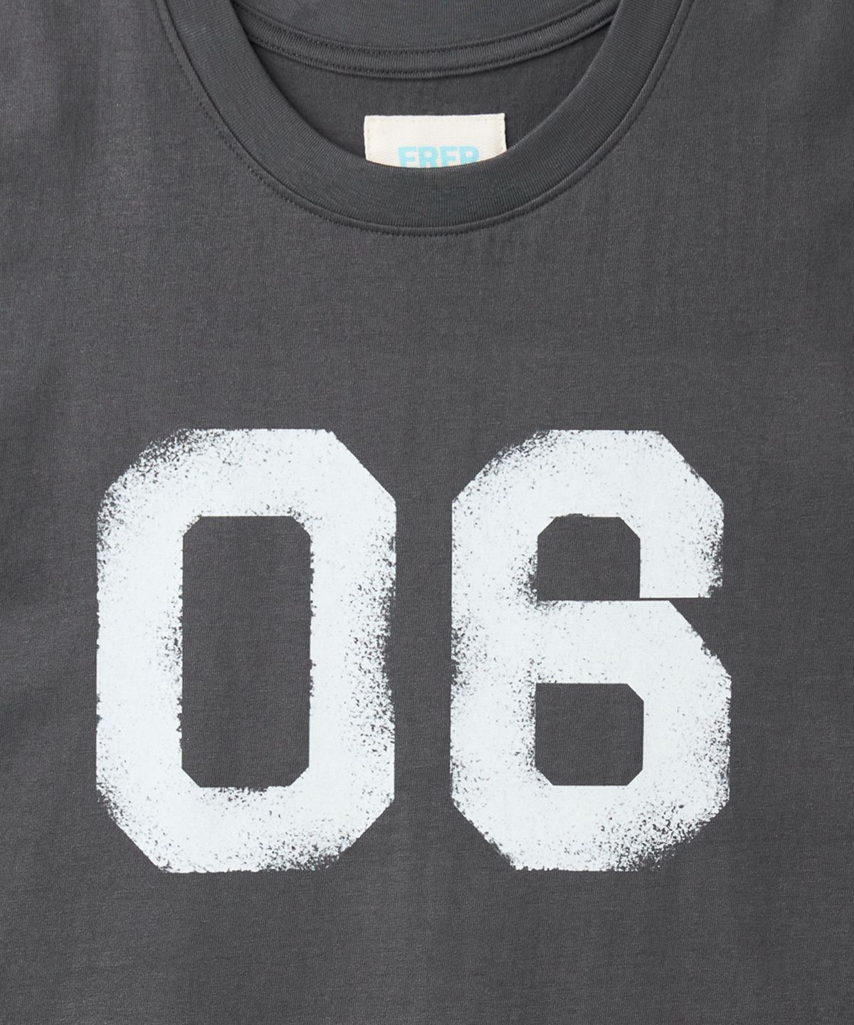 에르에르(ERER) Vintage 06 Artwork Sleeveless Charcoal