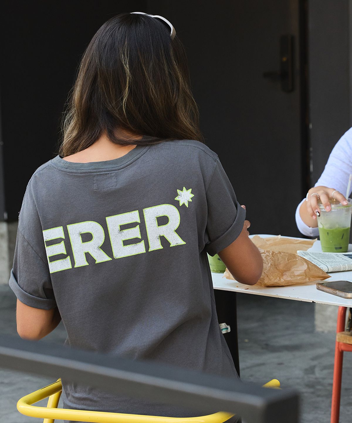 에르에르(ERER) Vintage Painted ER Artwork T-Shirt Charcoal