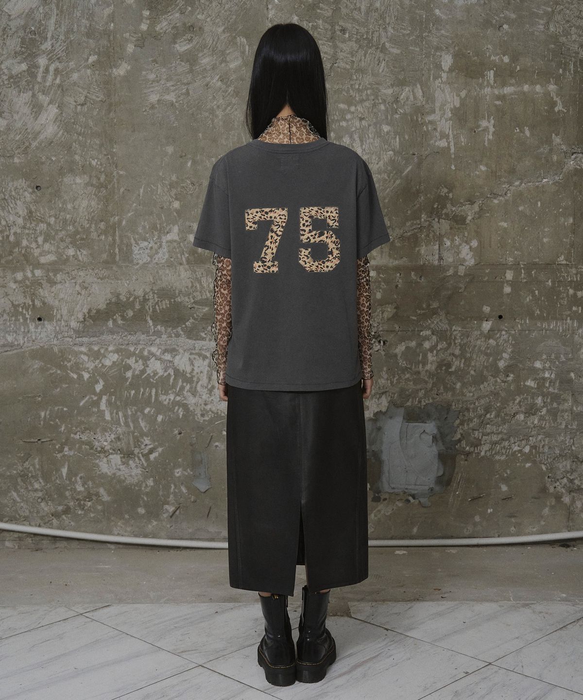 에르에르(ERER) Vintage Leopard New York Artwork T-Shirt Charcoal