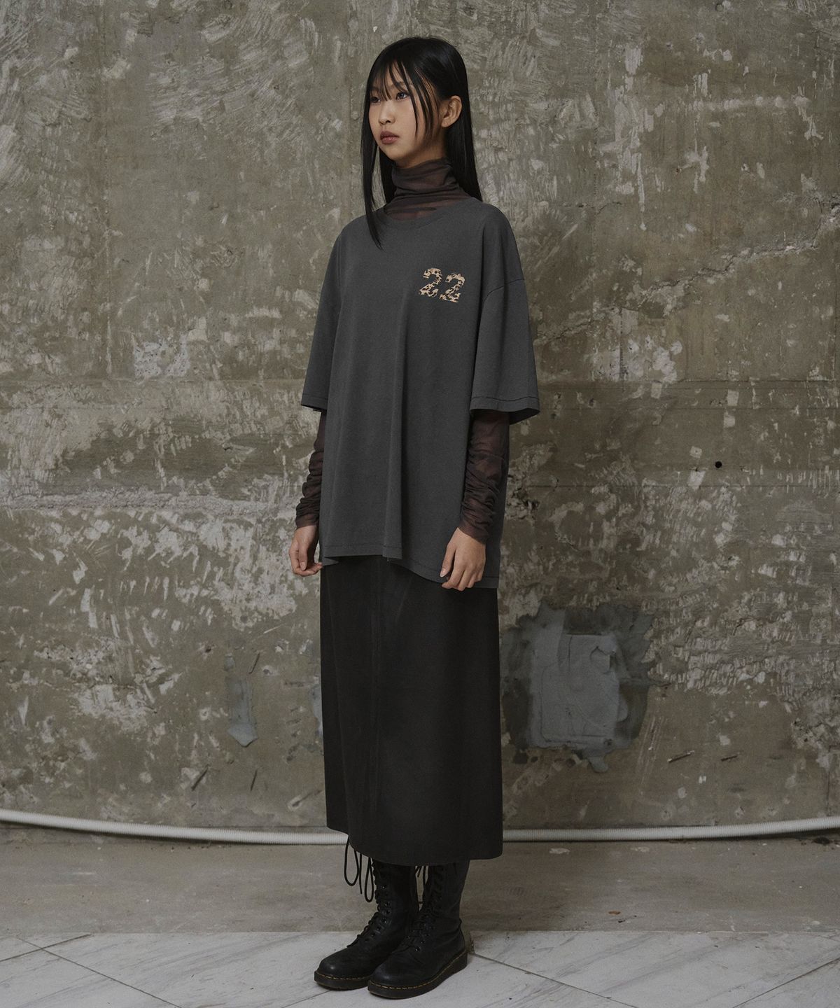 에르에르(ERER) Overfit Vintage Leopard 22 Artwork T-Shirt Charcoal