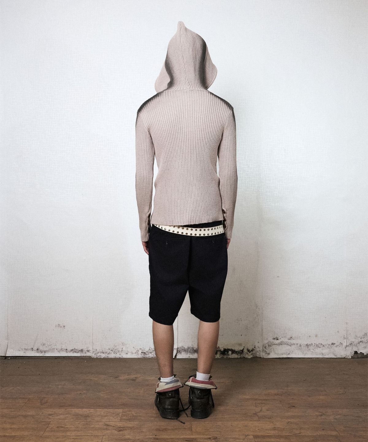 스모크어스타(SMOKEASTAR) SPRAYED STAR KNIT HOODIE (BEIGE)