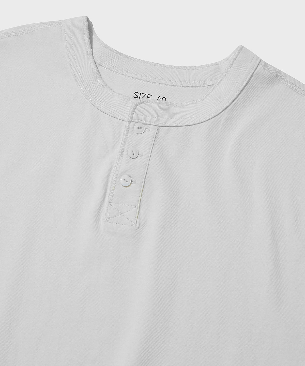 아웃스탠딩(OUTSTANDING) HENLEY NECK HALF SLEEVE TEE_WHITE