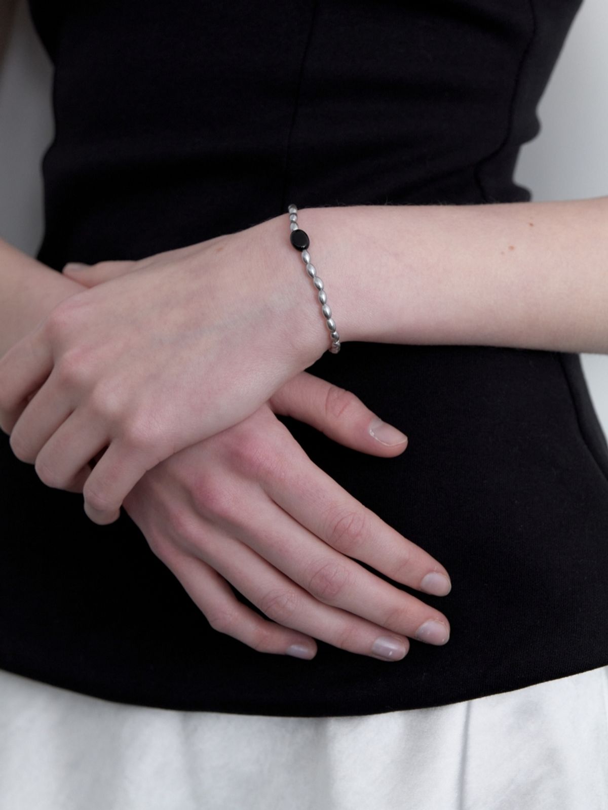 러브미몬스터(LOVE ME MONSTER) Chic Grey Pearl Gem Bracelet (L251MBC010)