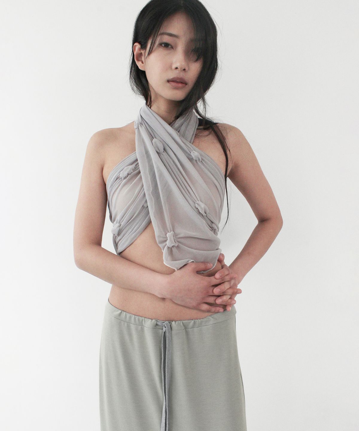 카셀(CACELE) MESH DOT SHIRRED SCARF, LIGHT GRAY